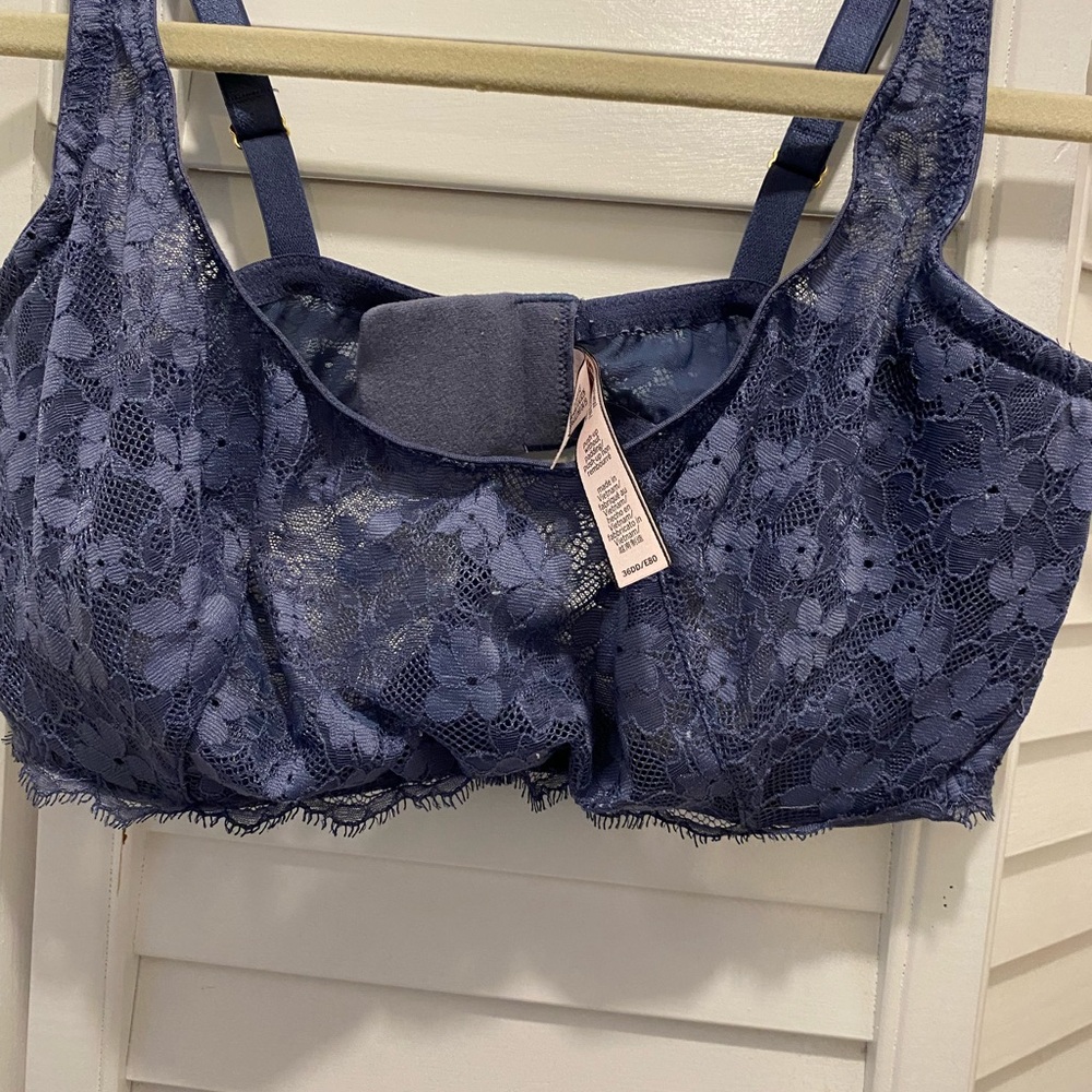 VICTORIA’S SECRET “Underwire Bralette” Size 36DD Navy Blue Lace EUC